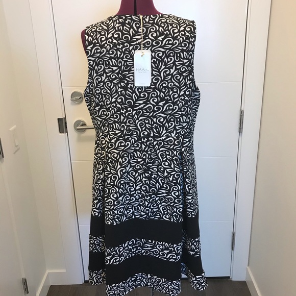 Haani Patterned V-neck Dress - Picture 3 of 6
